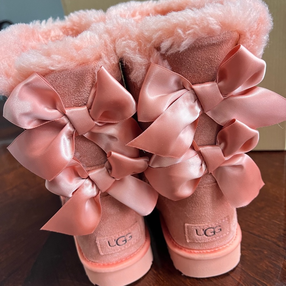 NEW UGG Bailey Bow Satin Suede Boots size 7